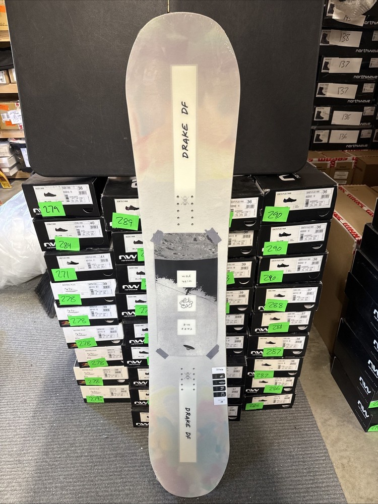 Drake DF Men’s Snowboard Size 152 (9419)