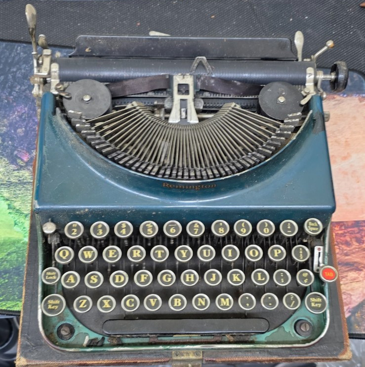 Remington Portable Manual Typewriter Green With Case