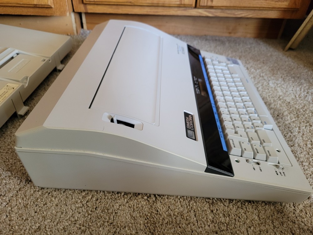 Smith Corona XD5500 Electric Spell Right-Dictionary Memory Typewriter Model 5P
