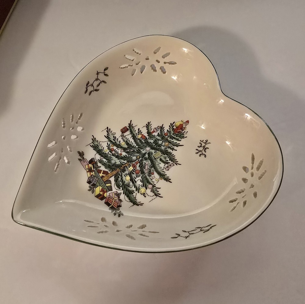 Spode Christmas Santa Tree Heart Shaped Dish Pierced 7” with Box