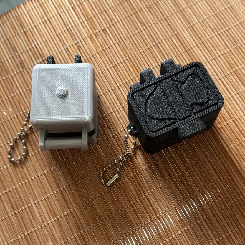 Clinker Waffle & Fish-shaped Waffle Maker Keychain & Cap
