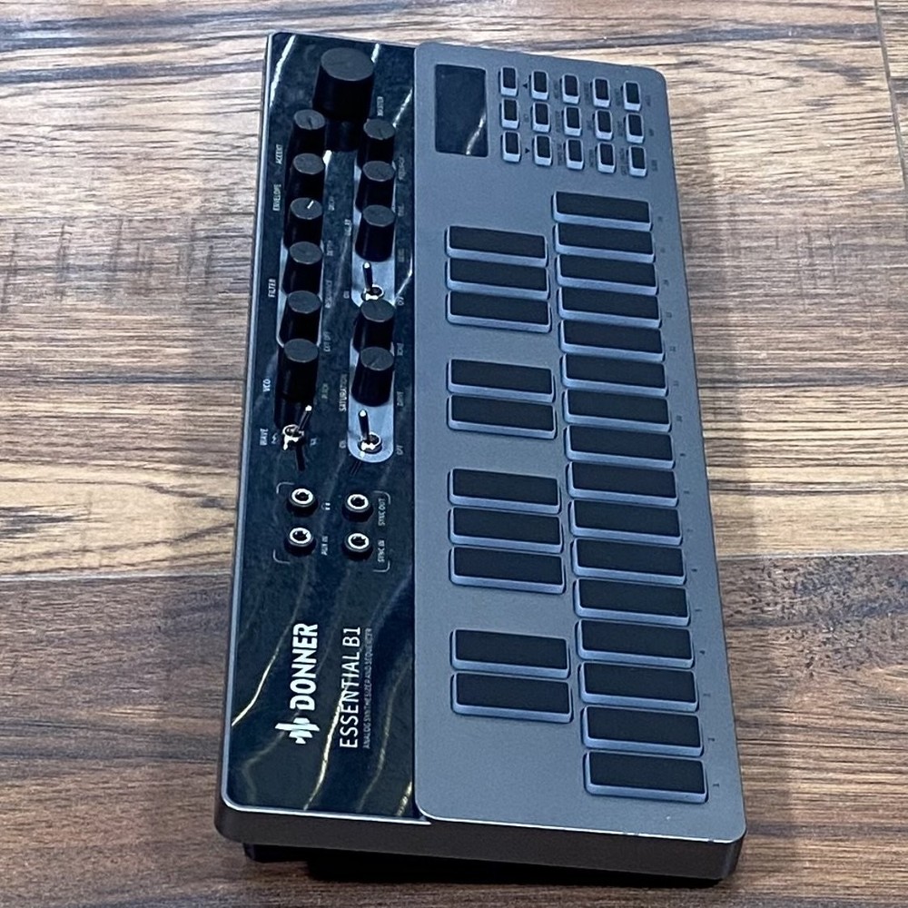 Donner Essential B1 Bass Synthesizer Used