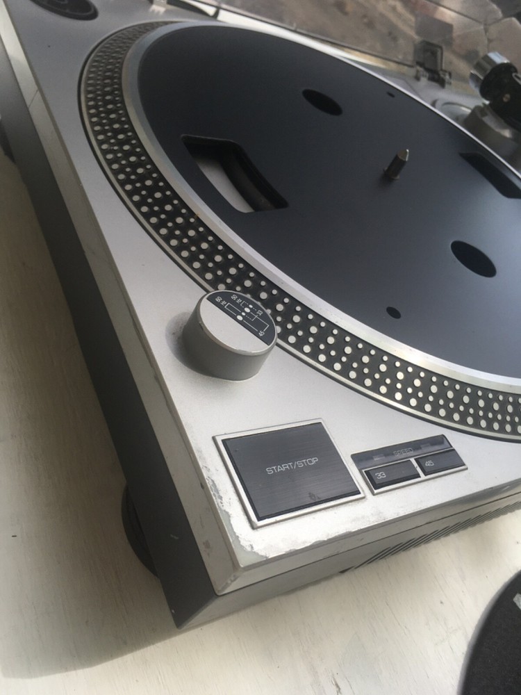 NUMARK tt-1520 Direct Drive Turntable sans W/O needle