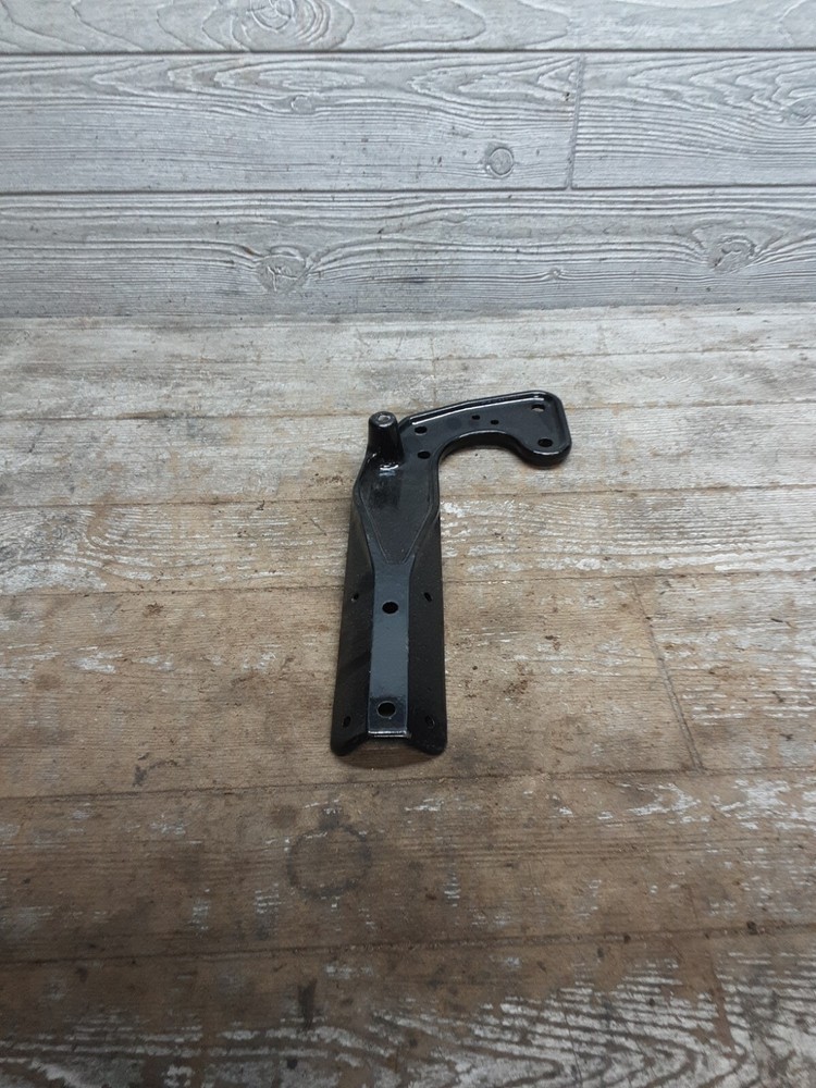 Harley-Davidson Electra Fatboy Rear Exhaust Pipe Muffler Support Mount Bracket