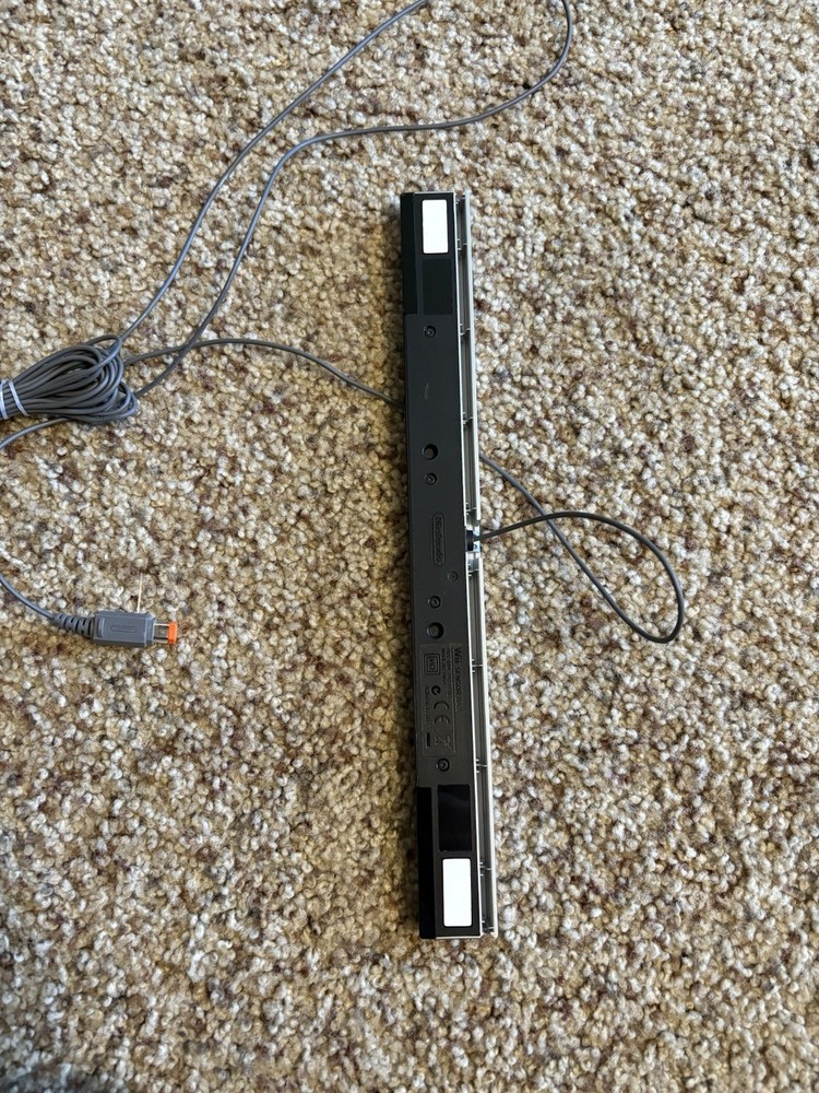 Nintendo RVL014 Original Wii Sensor Bar - Silver