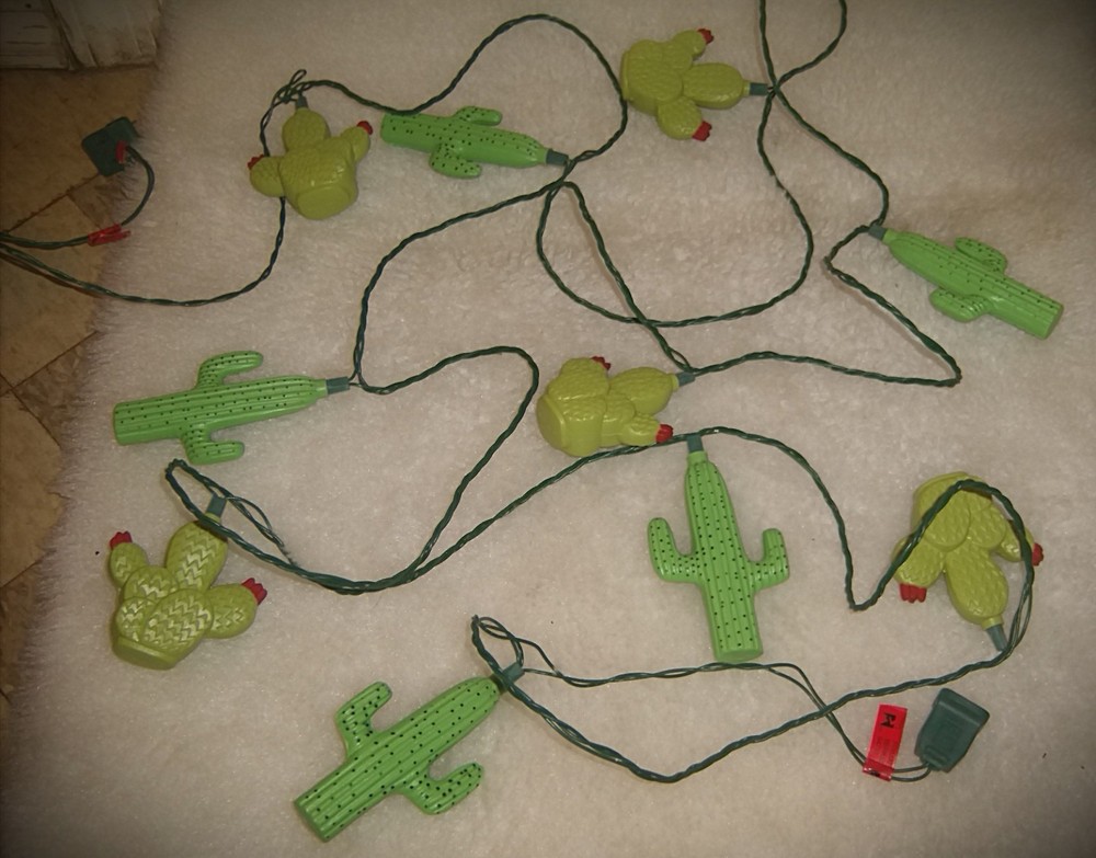 CACTUS Christmas Tree LIGHT String Plastic Blow Mold Prickly Saguaro Vintage