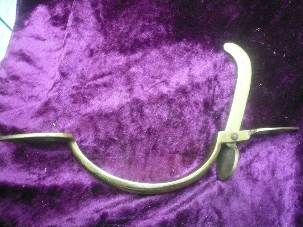 Solid brass vintage door catch (76)