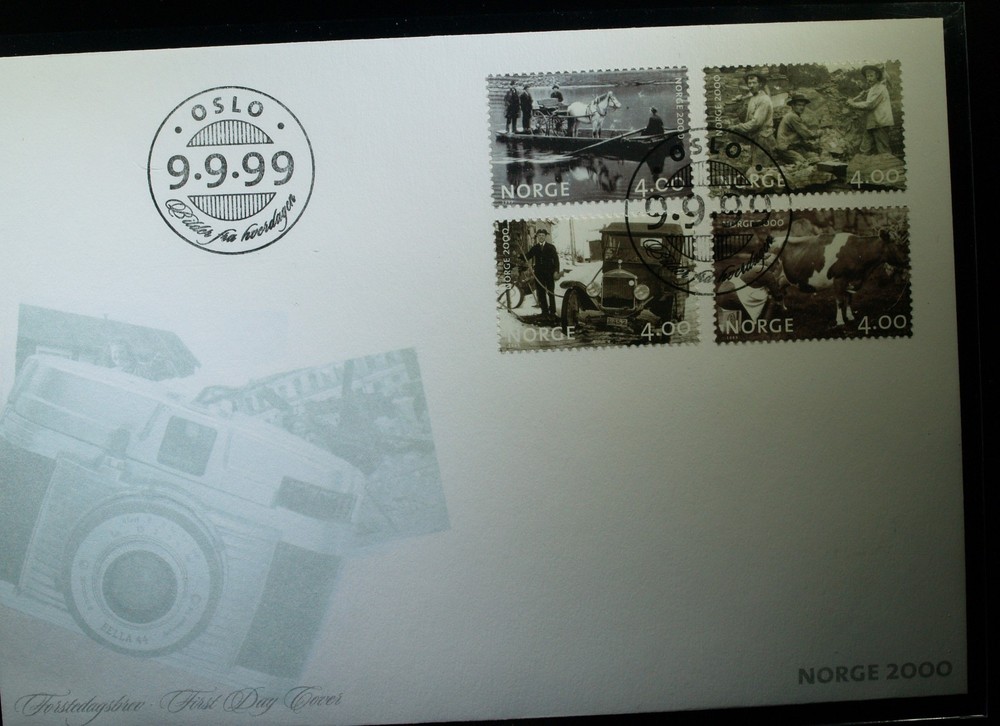 2000 Norway Millennium Stamp & Cover Folio - Complete - slight spine roll