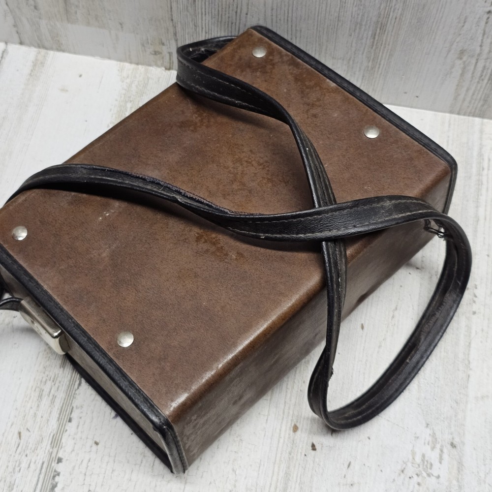 BUSHNELL YARDAGE PRO1000 RANGE FINDER WITH CASE Read