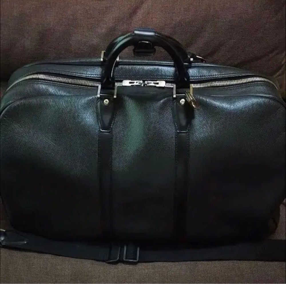 Louis Vuitton Kendall Taiga