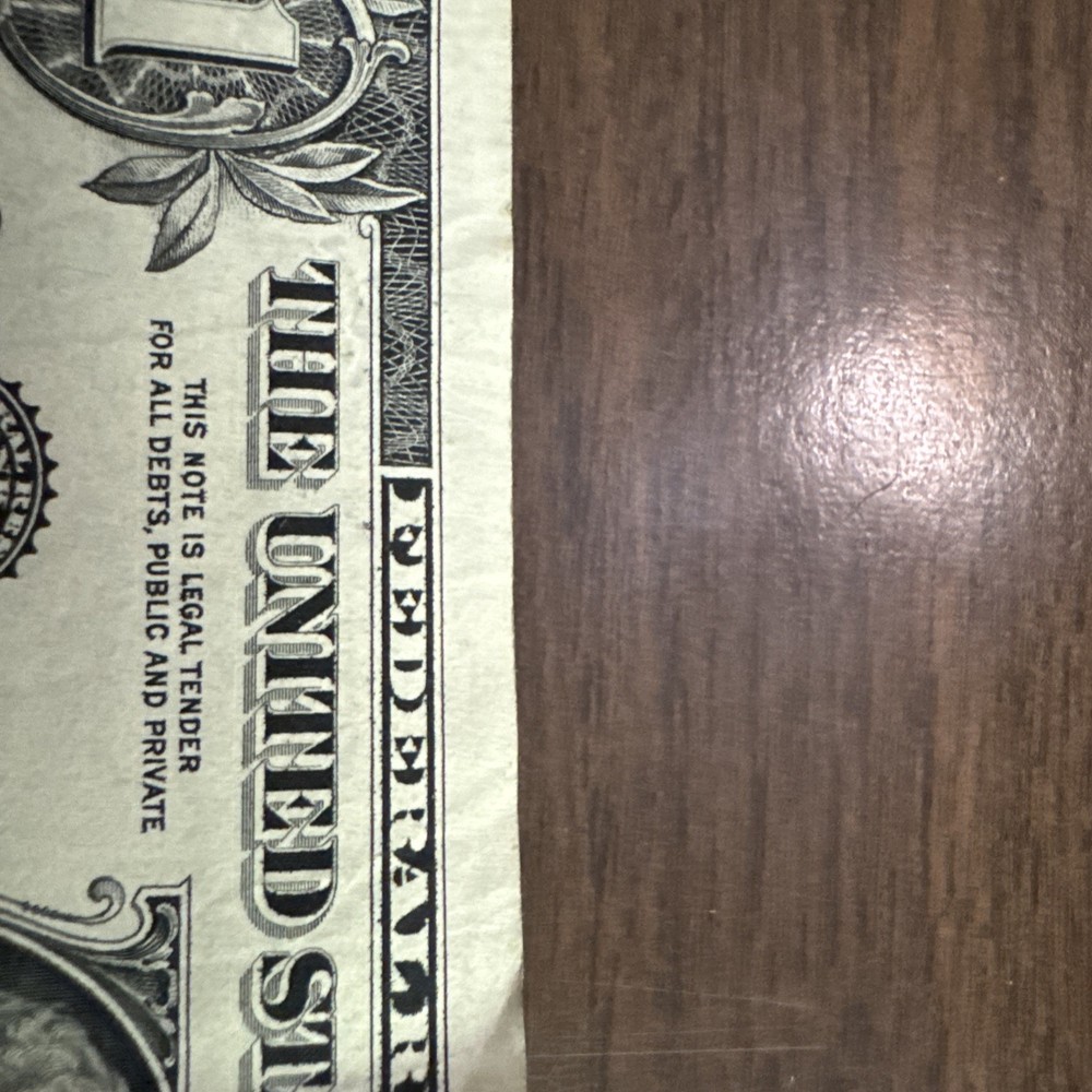 2001 $1 Federal Reserve Note misalignment top and bottom.