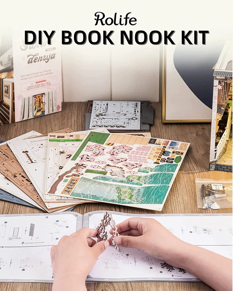 Sakura Densya Book Nook