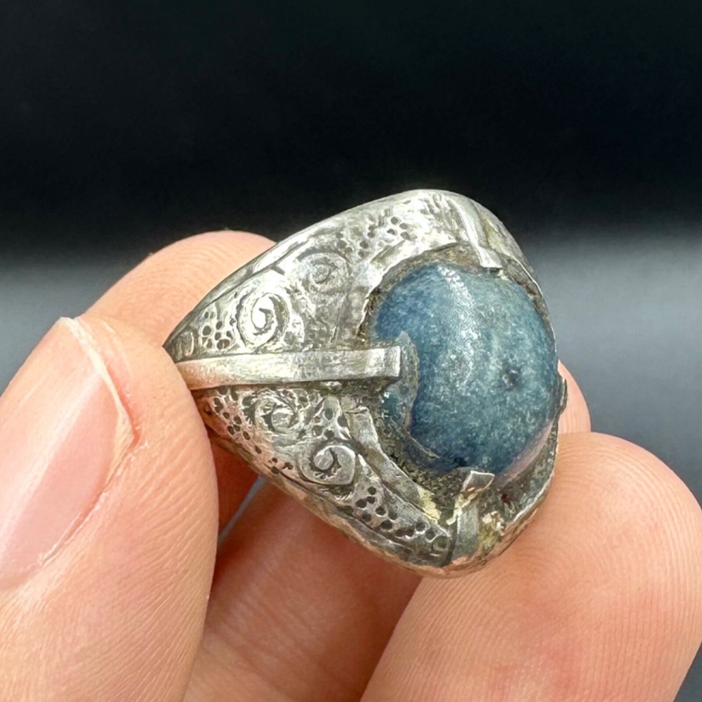 Wonderful unique ancient Roman solid silver gem stone ring
