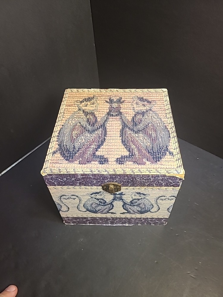 Nesting Boxes Monkeys