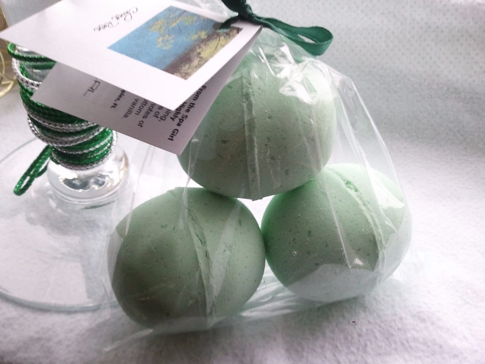 25 Sampler pack bath bombs 2.25 oz each, ultra-moisturizing, random fragrances
