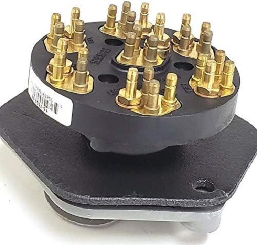 Phillips 16-7602-28 7-Way 28-pin Solid Pins w/o Circuit Breakers Socket Breaker