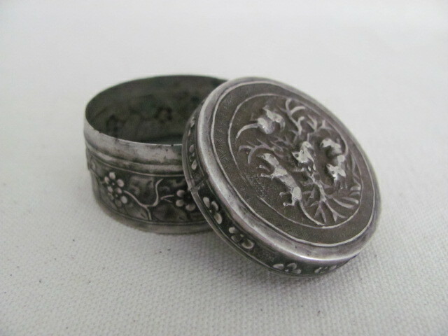 Antique Chinese Export Silver Repoussed Round Box / Container