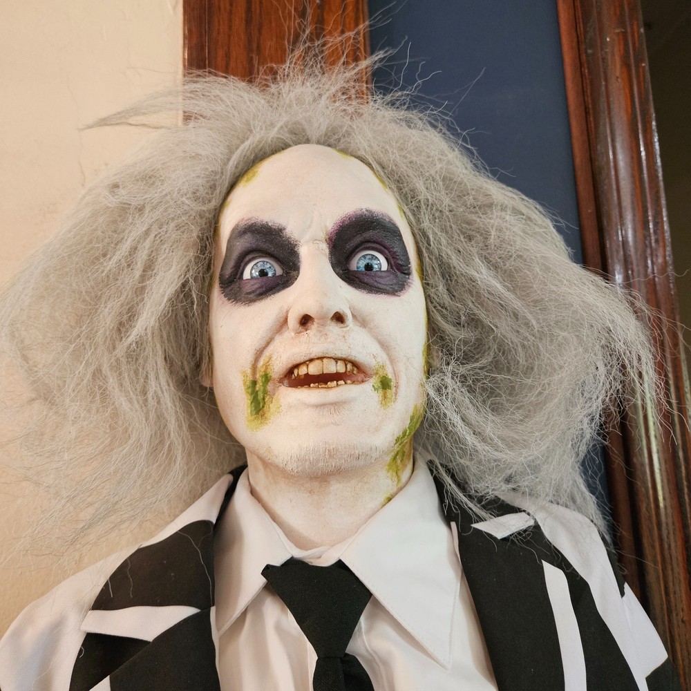 BEETLEJUICE prop statue comic con horror figure