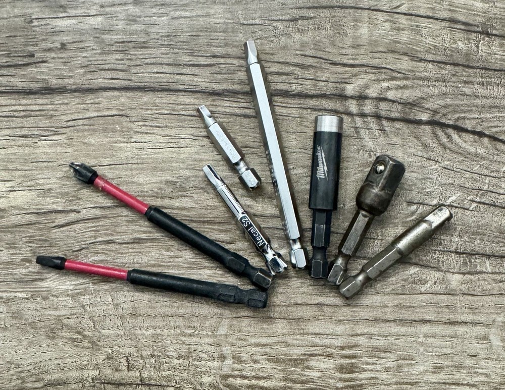 LOT OF 8 ASSORTED SCREWDRIVER BITS