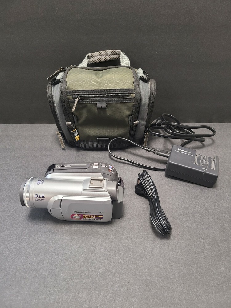 PANASONIC OPTICAL IMAGE STABILIZER 32X OPTICAL ZOOM VIDEO CAMERA WITH CHARGER