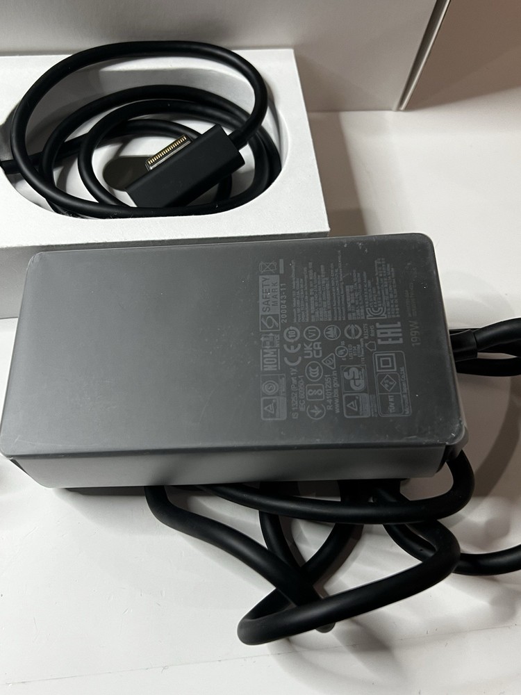 DESKTOP POWERHOUSE: New-In-Box Microsoft Surface Dock 2 READ DESCRIPTION