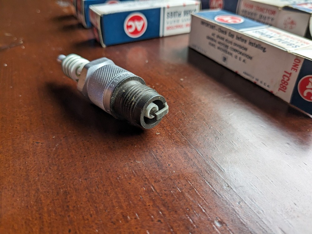 GM AC TC88L Spark Plugs NOS (4 Quantity)