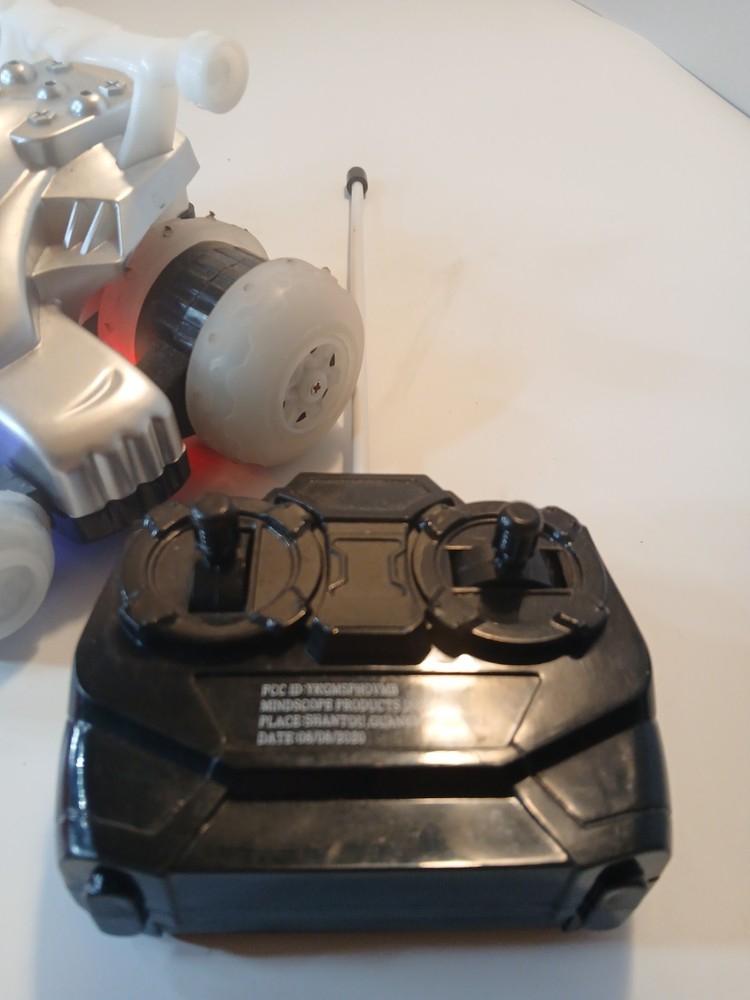 Mindscope HOVER-QUAD Mini Radio Control Stunt Action Light Up White