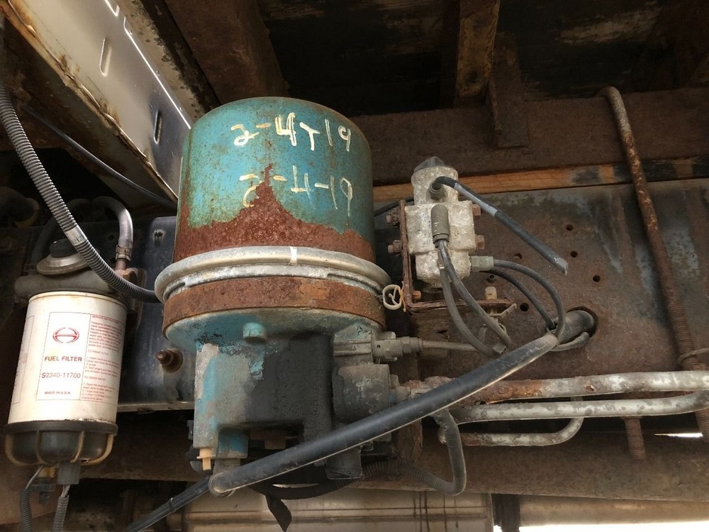 Bendix AD-IP Left/Driver Air Dryer - Used