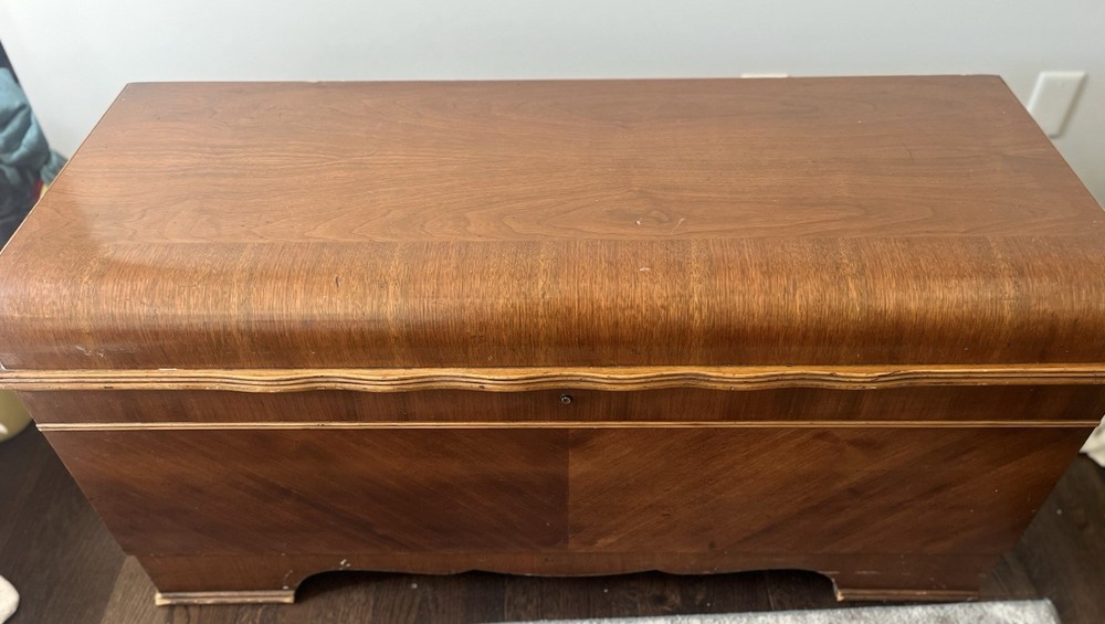 Bluebird Cedar Chest Brown Solid Wood Rectangular Storage Chest Trunk Hinged Lid