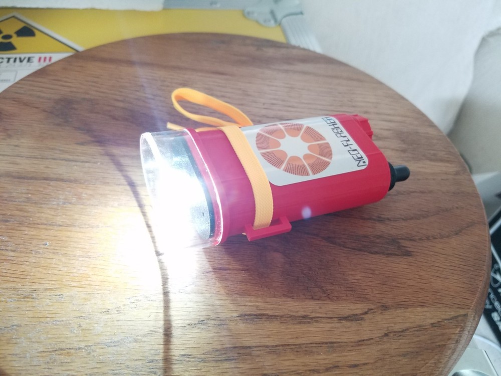 NEO FLASHER Strobe Light Replica perfect for use with Jaws Barrel display