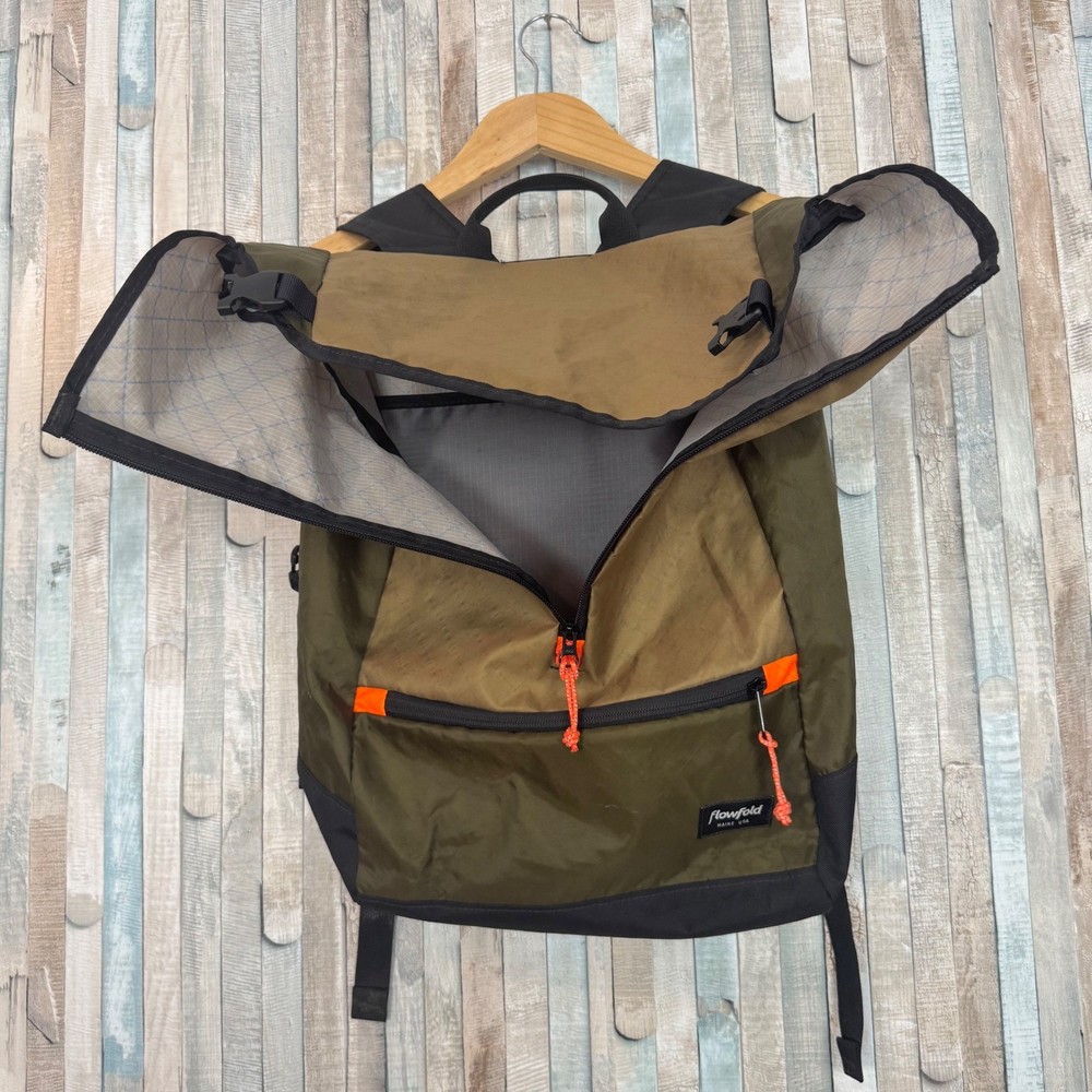 Flowfold Commuter Center Zip Backpack Olive Made in USA Lightweight Bag Gorpcore