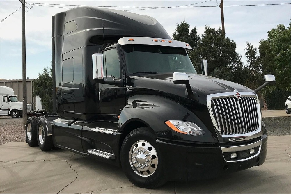 International LT Premium Quilted Winter Front