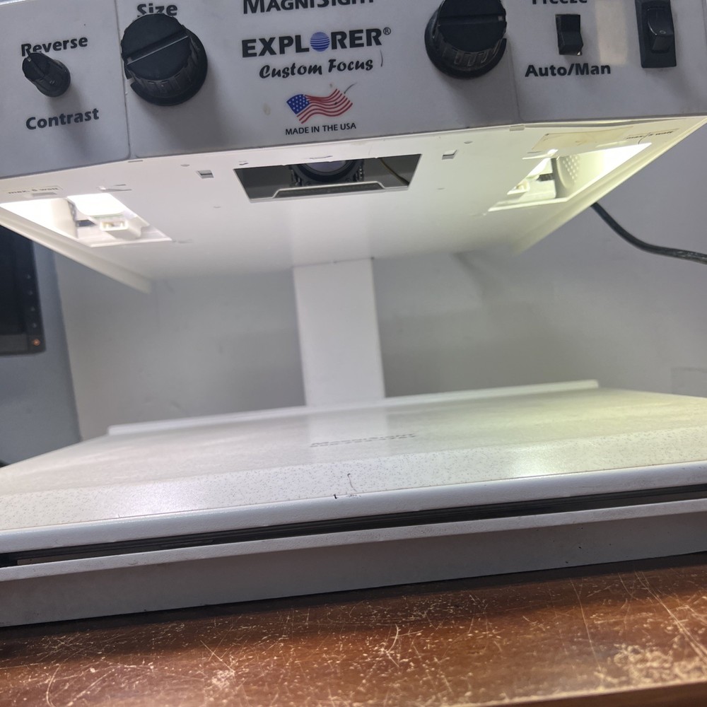 MagniSight Explorer Custom Focus Video Visual Magnifier Good Bulbs