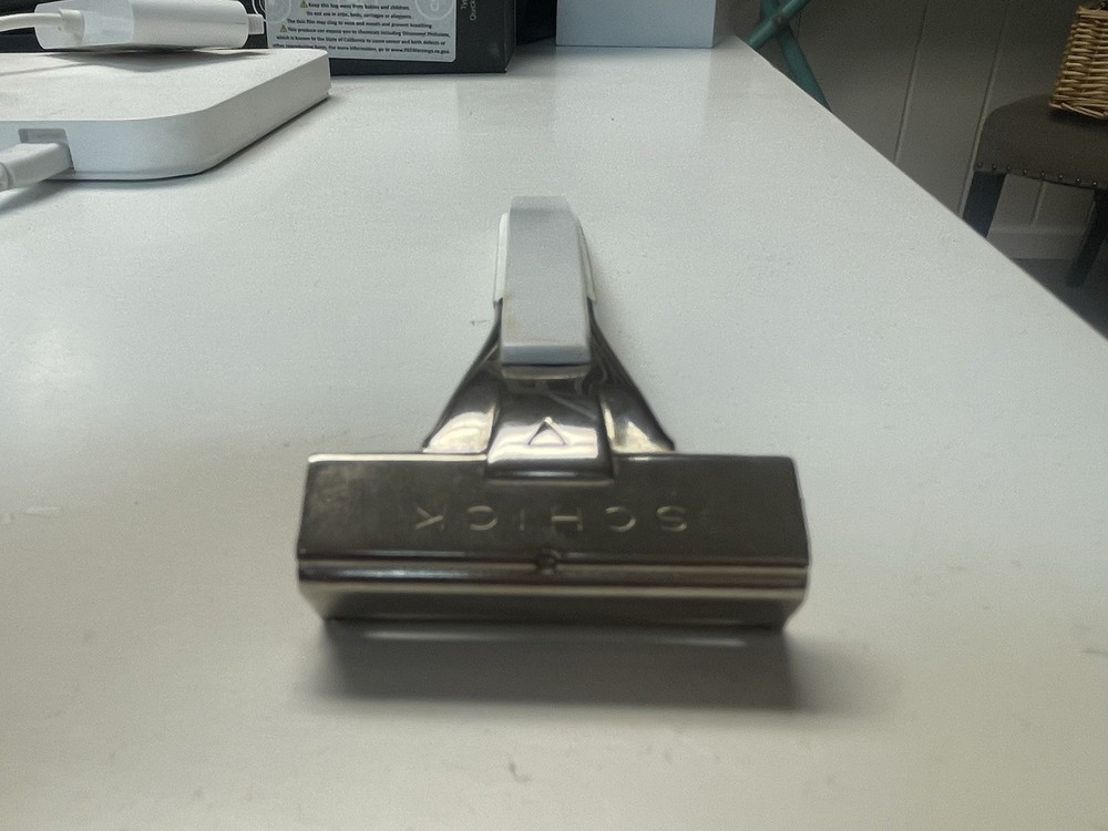 Schick injector Razor w/ Case & Refill