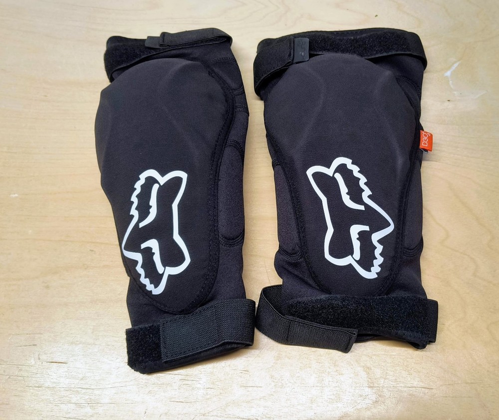 Fox Launch D30 Elbow Guard Black, Large 26431-001-L