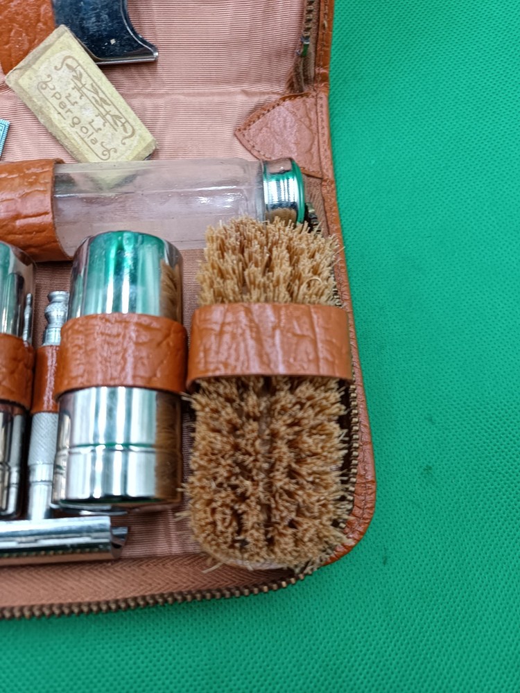 WWII WW2 Original toiletry set.