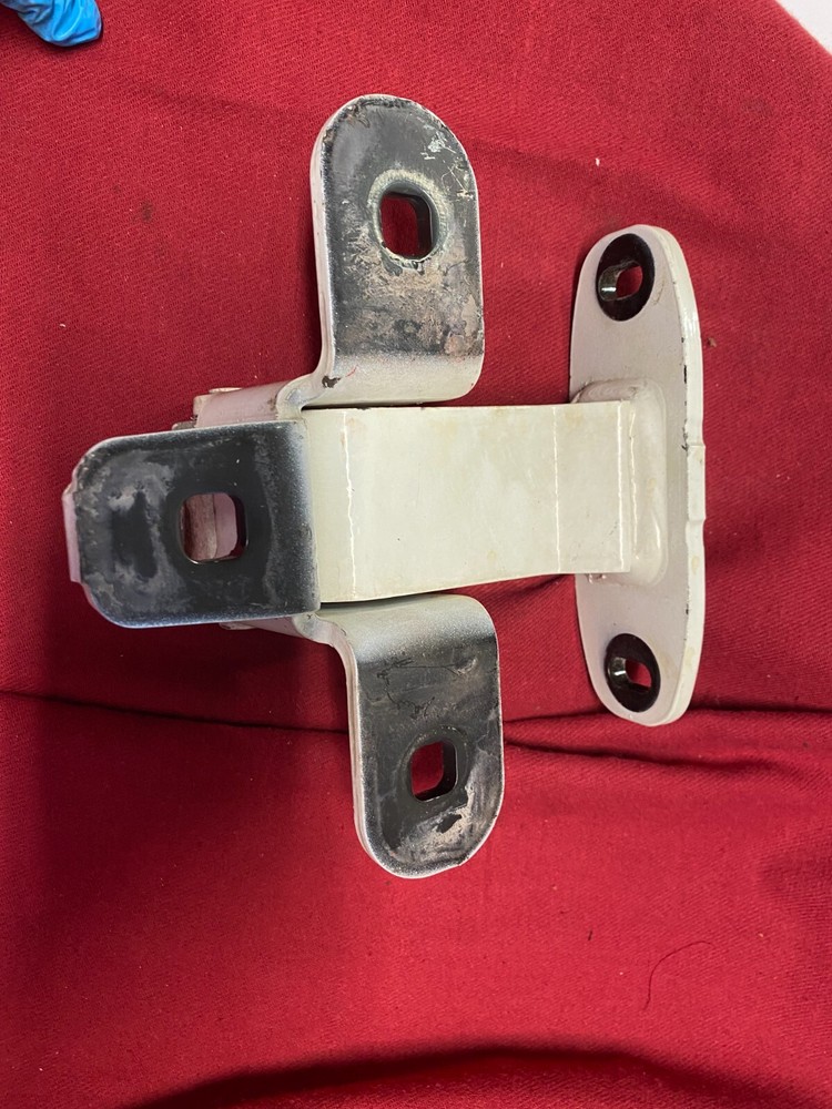 FREIGHTLINER CASCADIA DOOR HINGE LOWER, BOTTOM