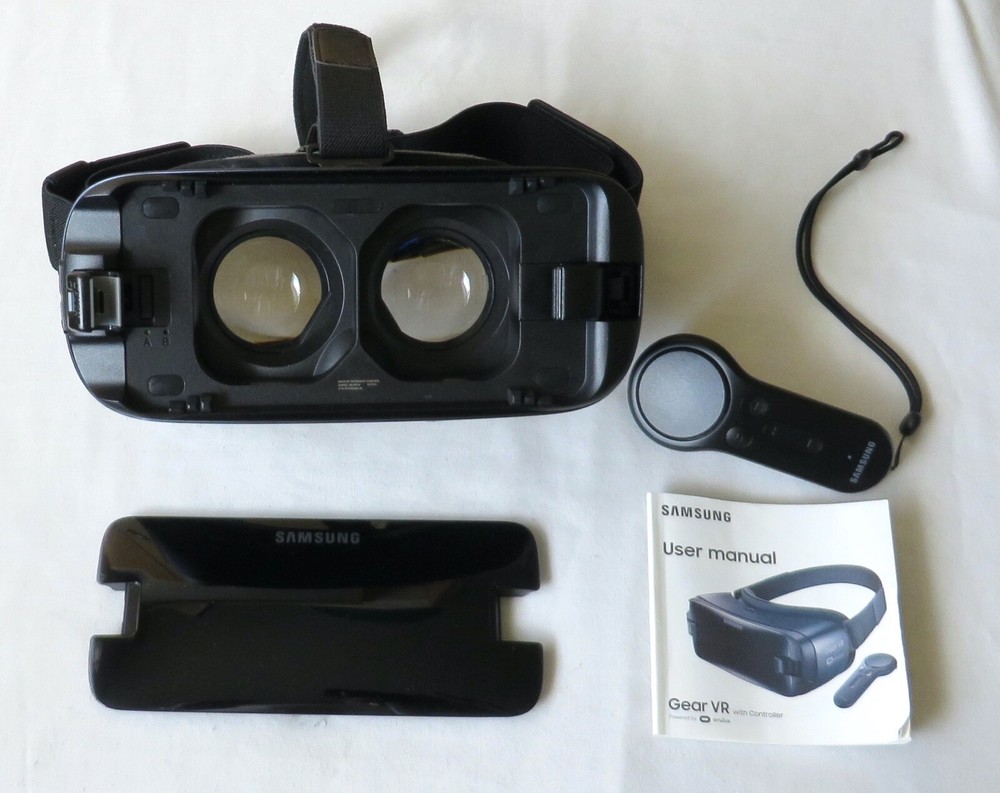Samsung Gear VR Headset w/Controller. Model #SM-R324