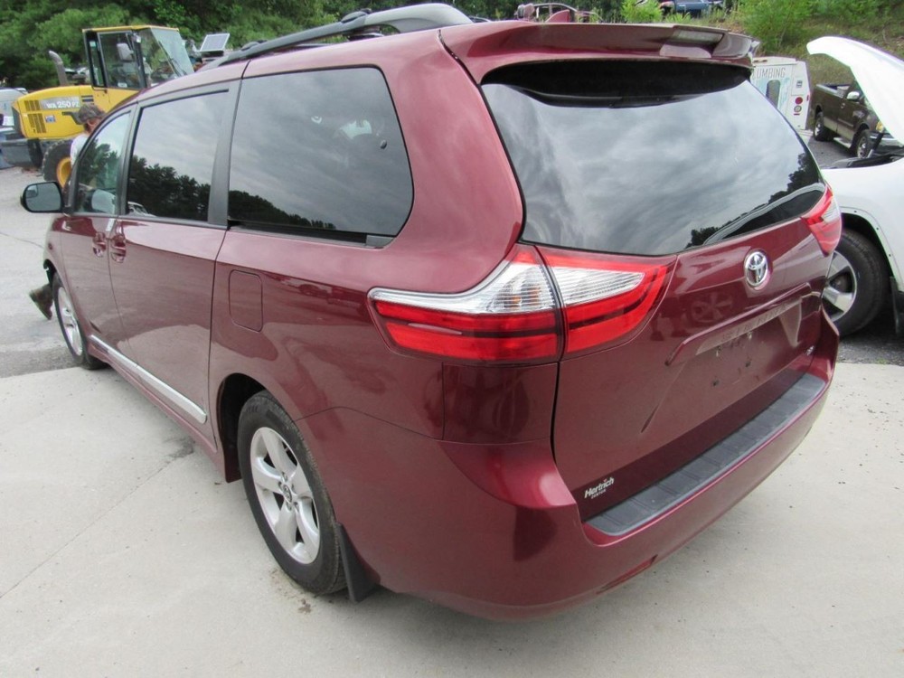 SIENNA 2018 Glove Box 1064388