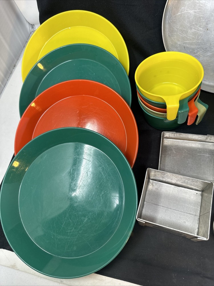 Vintage Survival Camping Dishware 4 Plates & 5 Cups, EUC