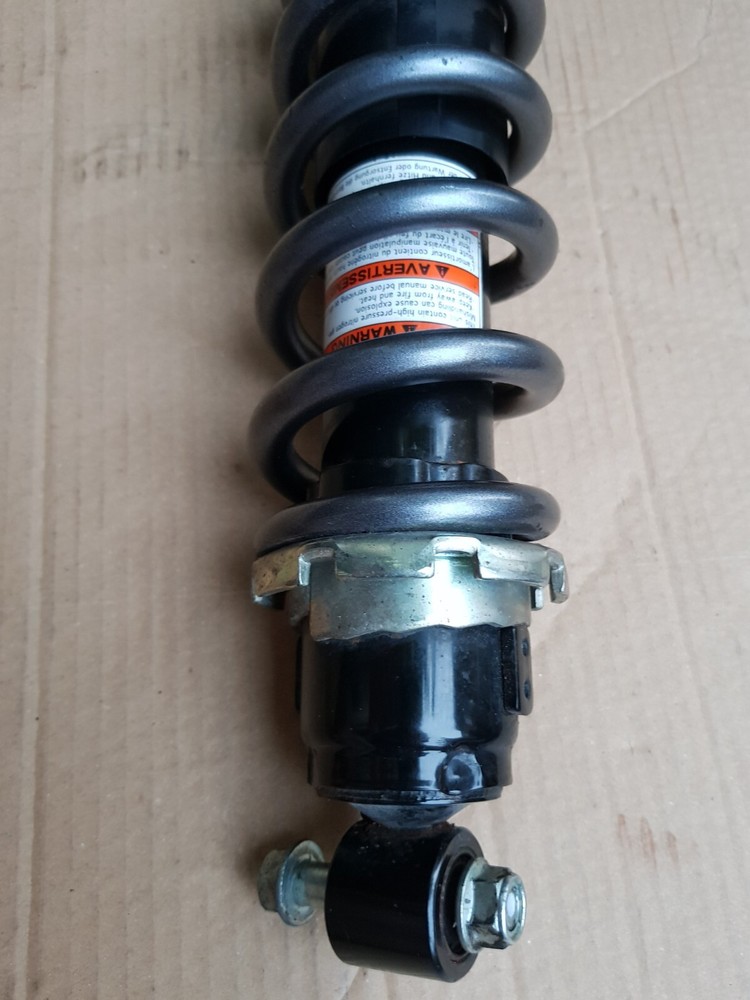 Suzuki gsr750 shock
