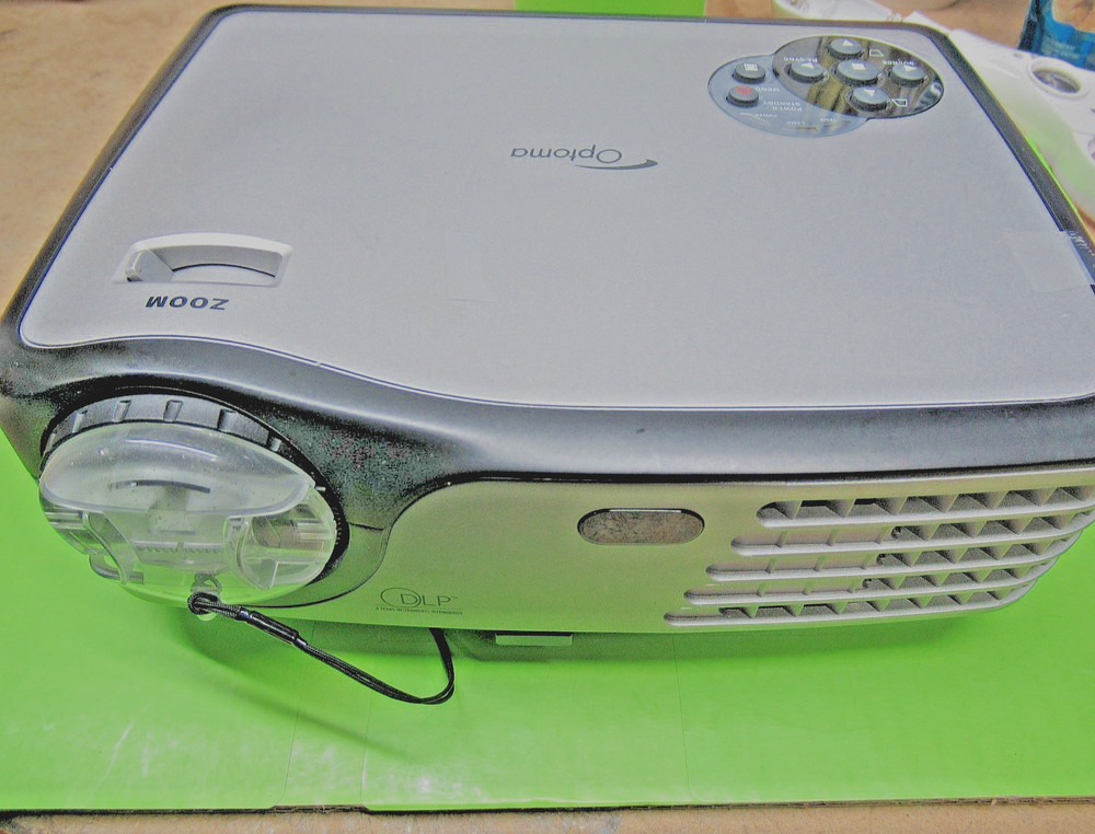Optoma Projector Display EP 729 W/O Power Adapter