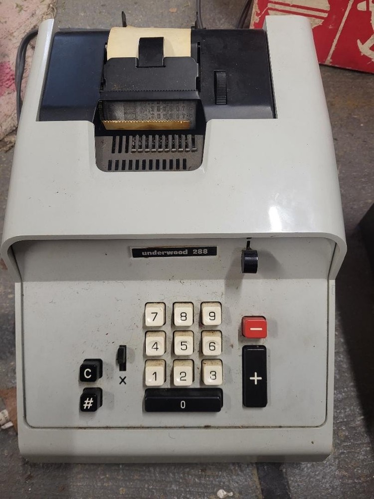 Vintage Underwood 288 adding machine with cover