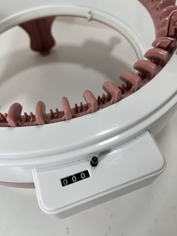 SENTRO 48 Pin Round Circular Knitting Machine w/Counter - Missing Tensioner Part