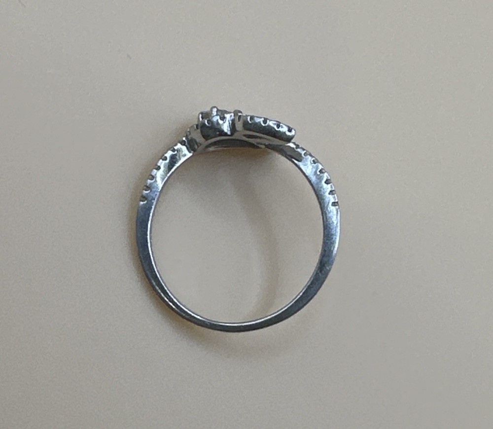 925 Sterling Silver Elegant Style CZ Ring /Size 7.5