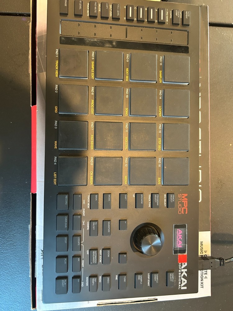 Akai Professional MPC Studio Controller + MPC Software – Great Condition, Light