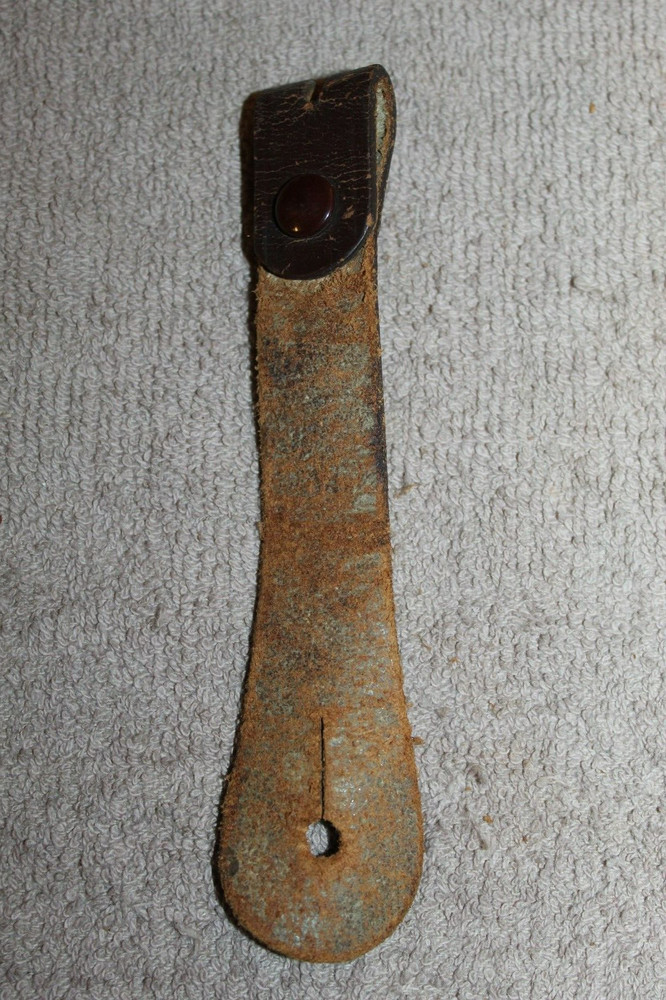 Original WW2 U.S. Army Binoculars Brown Leather Buttonhole Attachment Strap