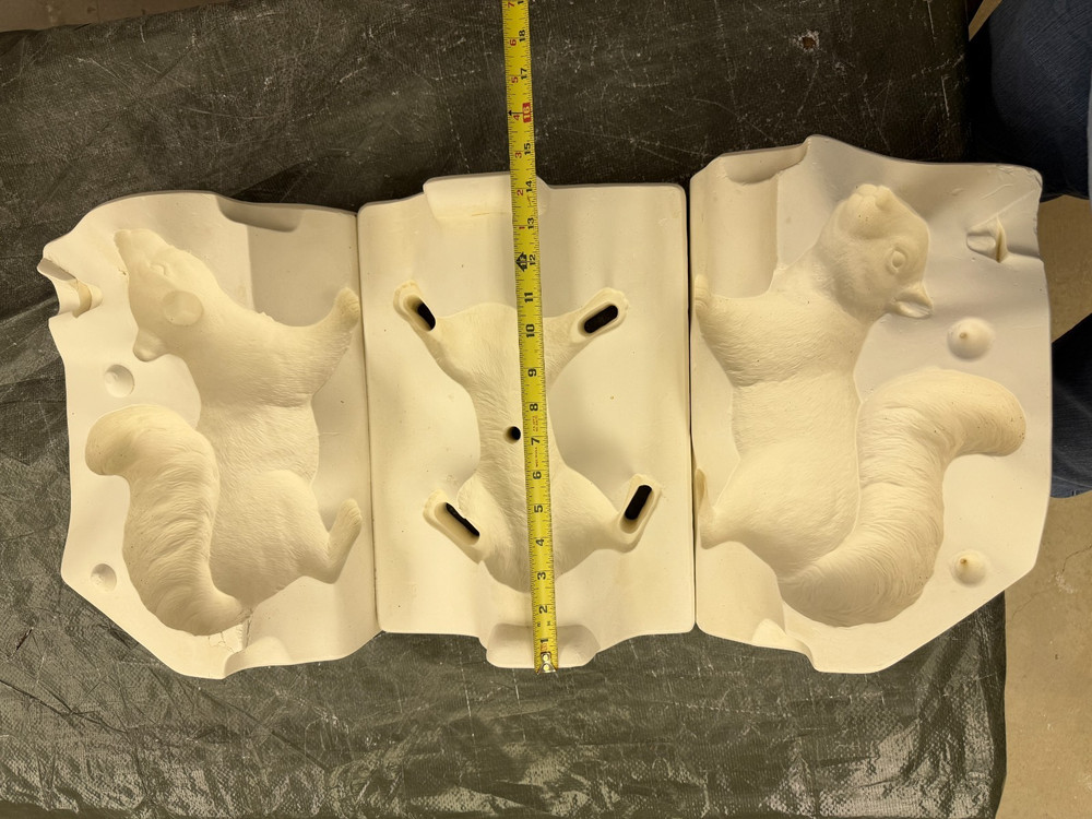 VINTAGE SCIOTO CERAMIC MOLD #S-2075 CLIMBING SQUIRREL