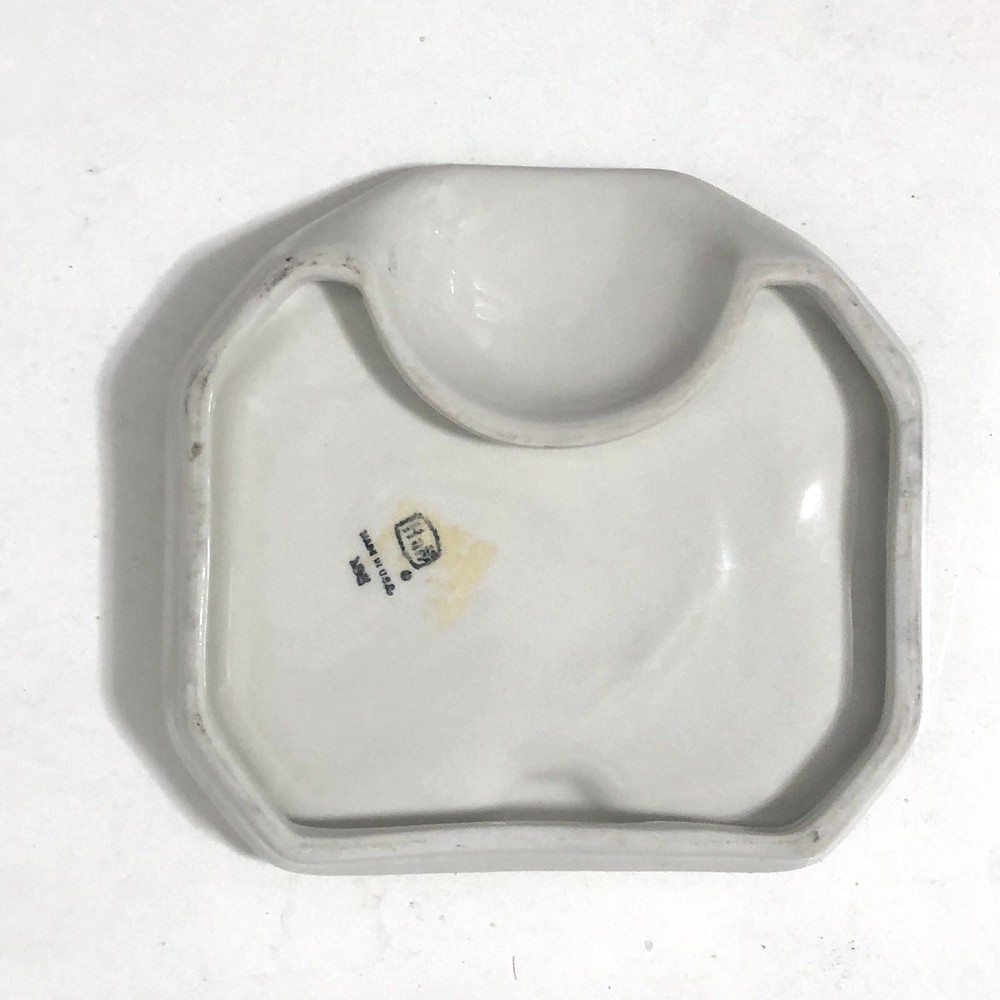 White porcelain plate and pot