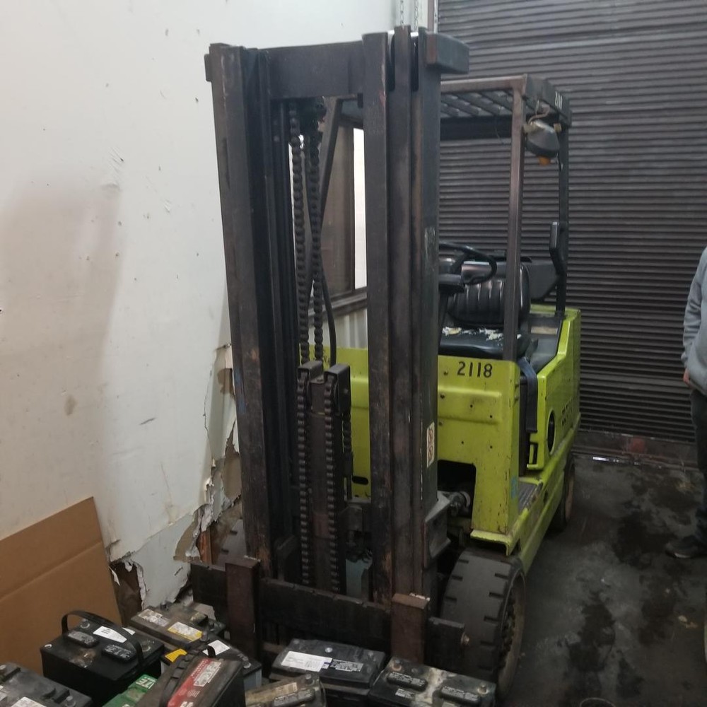 Clark GCX25 Propane Forklift - Needs repairs
